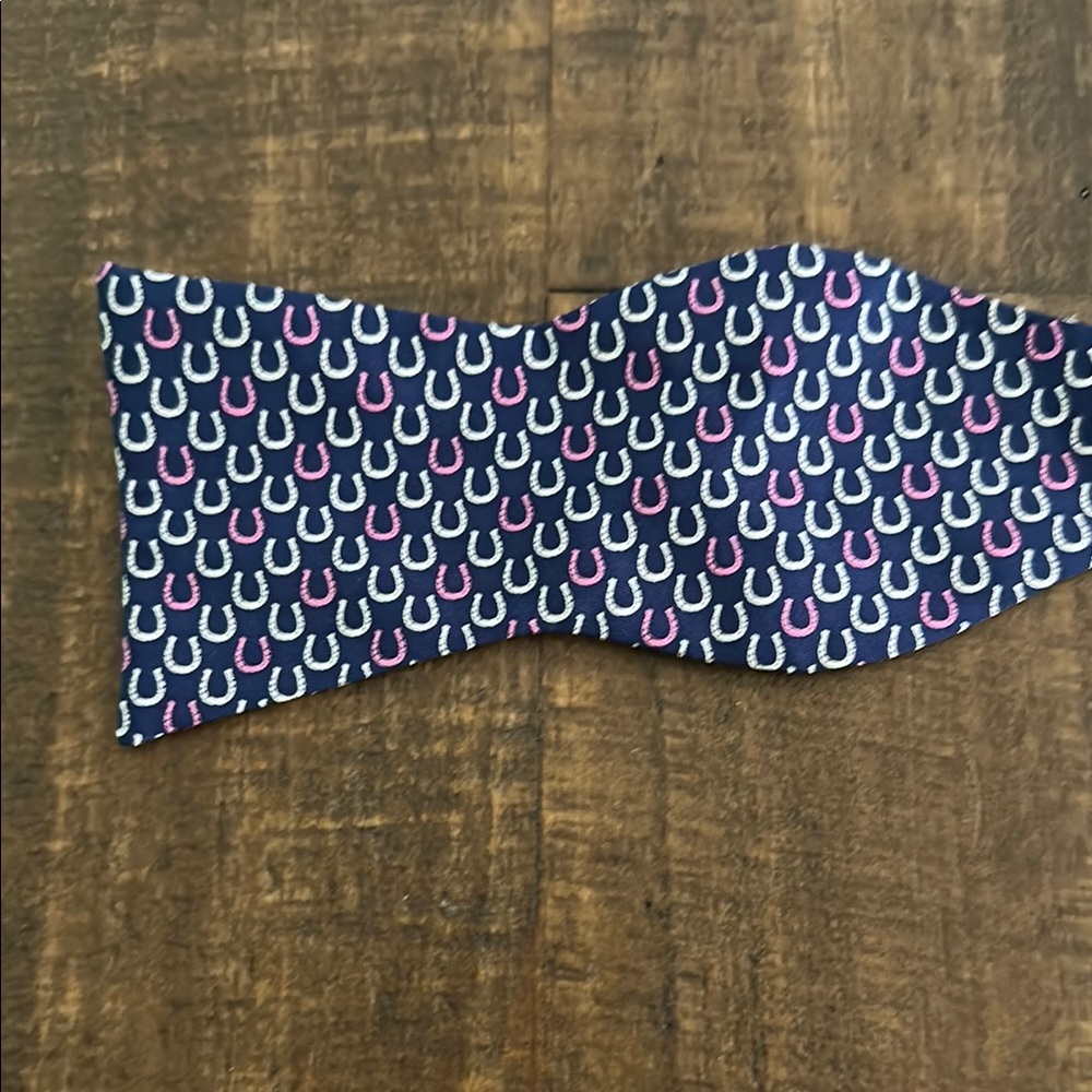 Stylish Blue Patterned Bow Tie - Picture 2 of 5